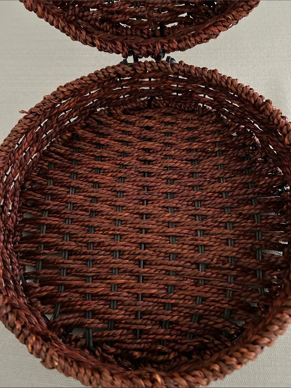 Lidded and hinged Round Woven Rattan Basket Beautiful! 9 in diameter